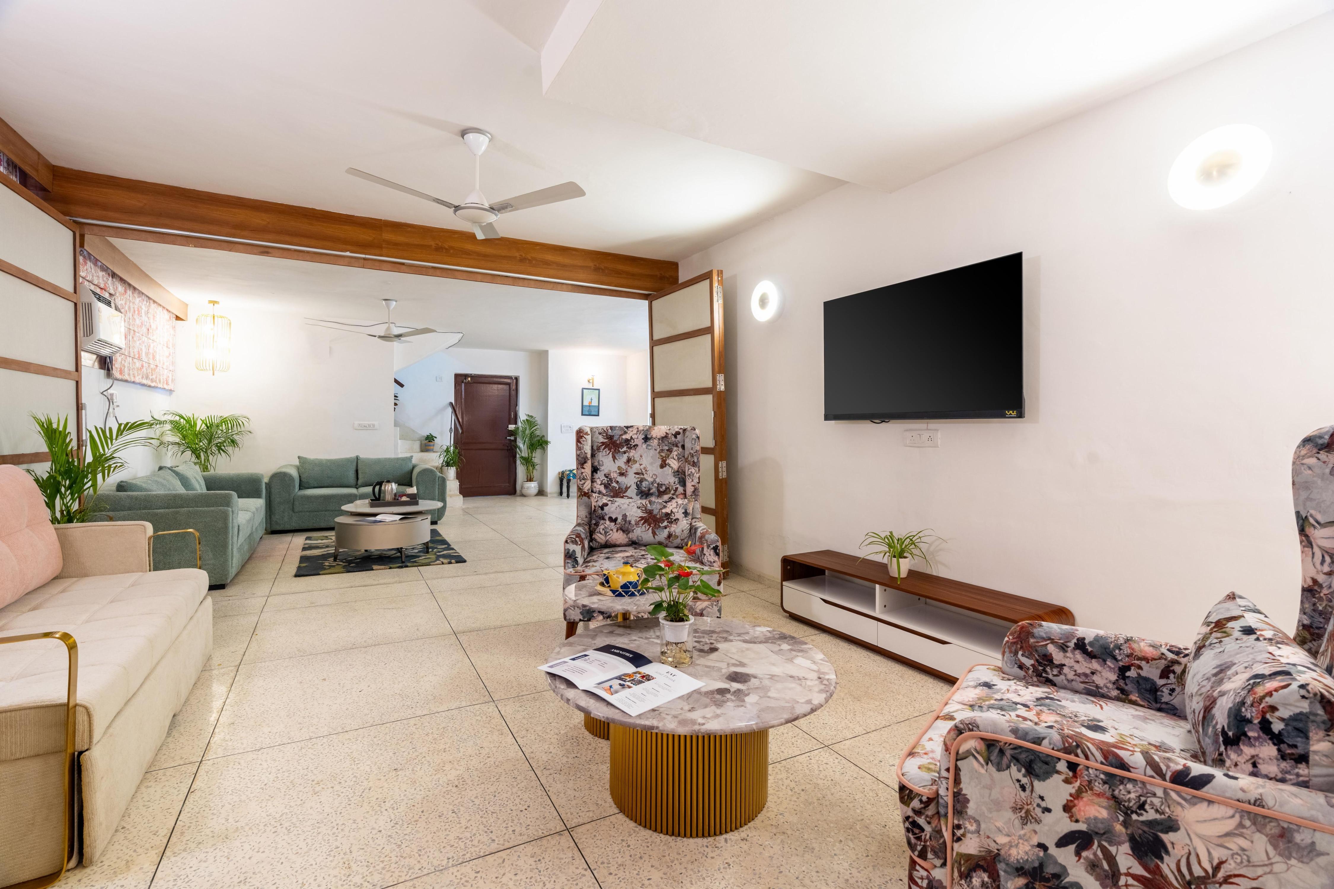 Homlee-Excellency Large 4BHK-South Delhi- NFC - Tap to explore photos
