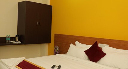 Hotel Shri Durga International Room Type - Deluxe Room Non AC