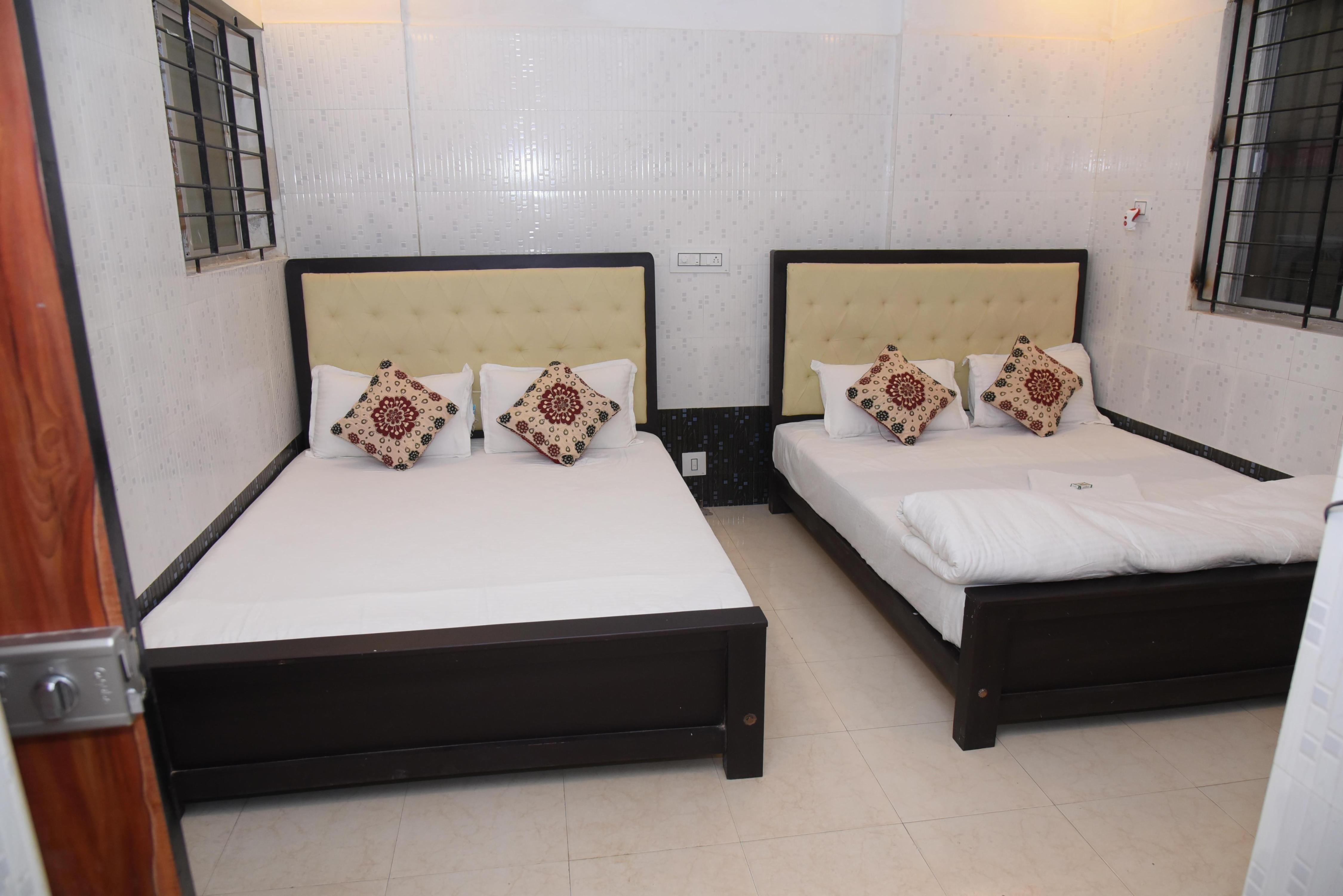 Hotel Royal Inn Lodging Room Type - Deluxe Quadruple AC Room