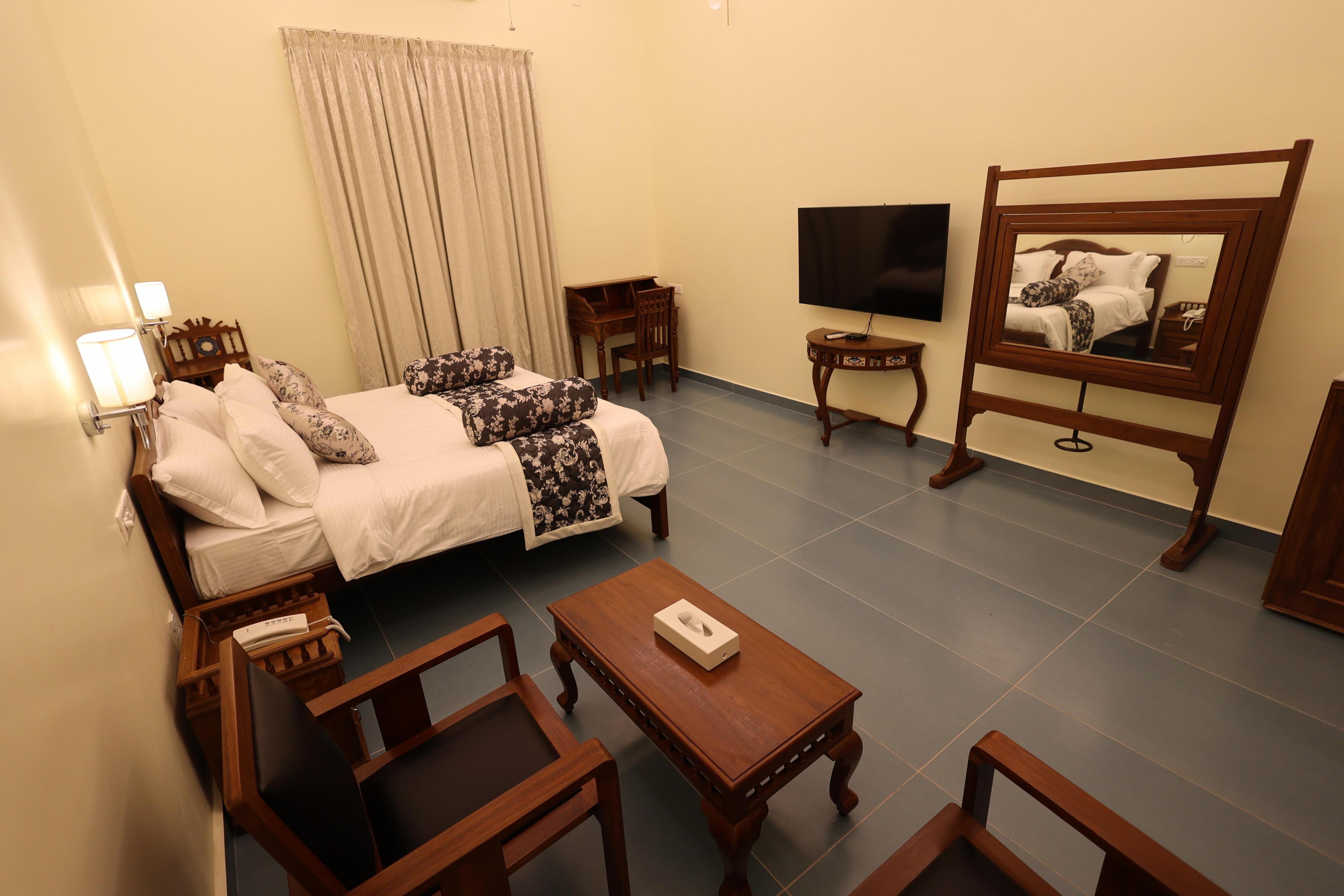 Le Colonial Suites Room Type - Classic Suite | 2nd Floor - No Lift