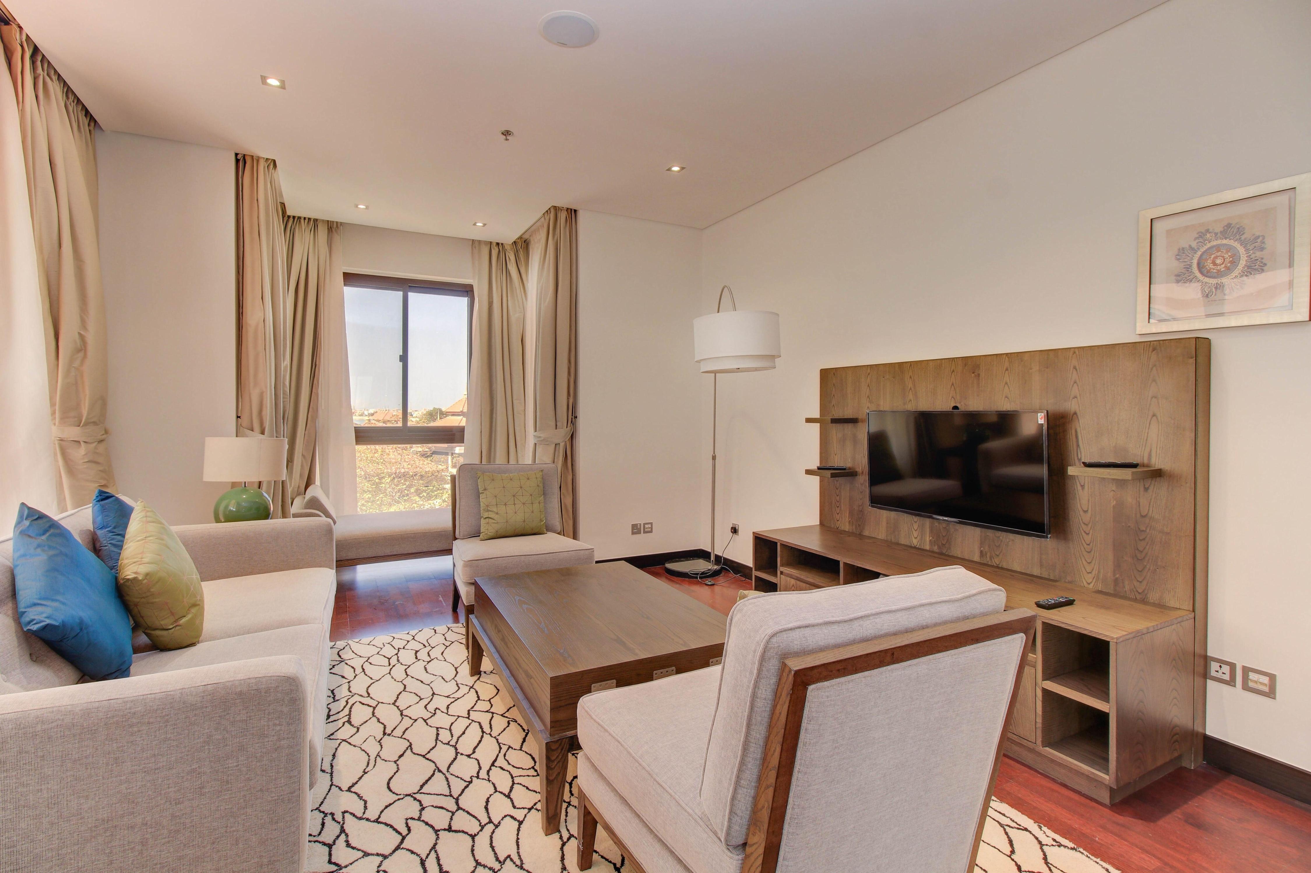 Classy 2B Apt w Spectacular View 402 - Tap to explore photos