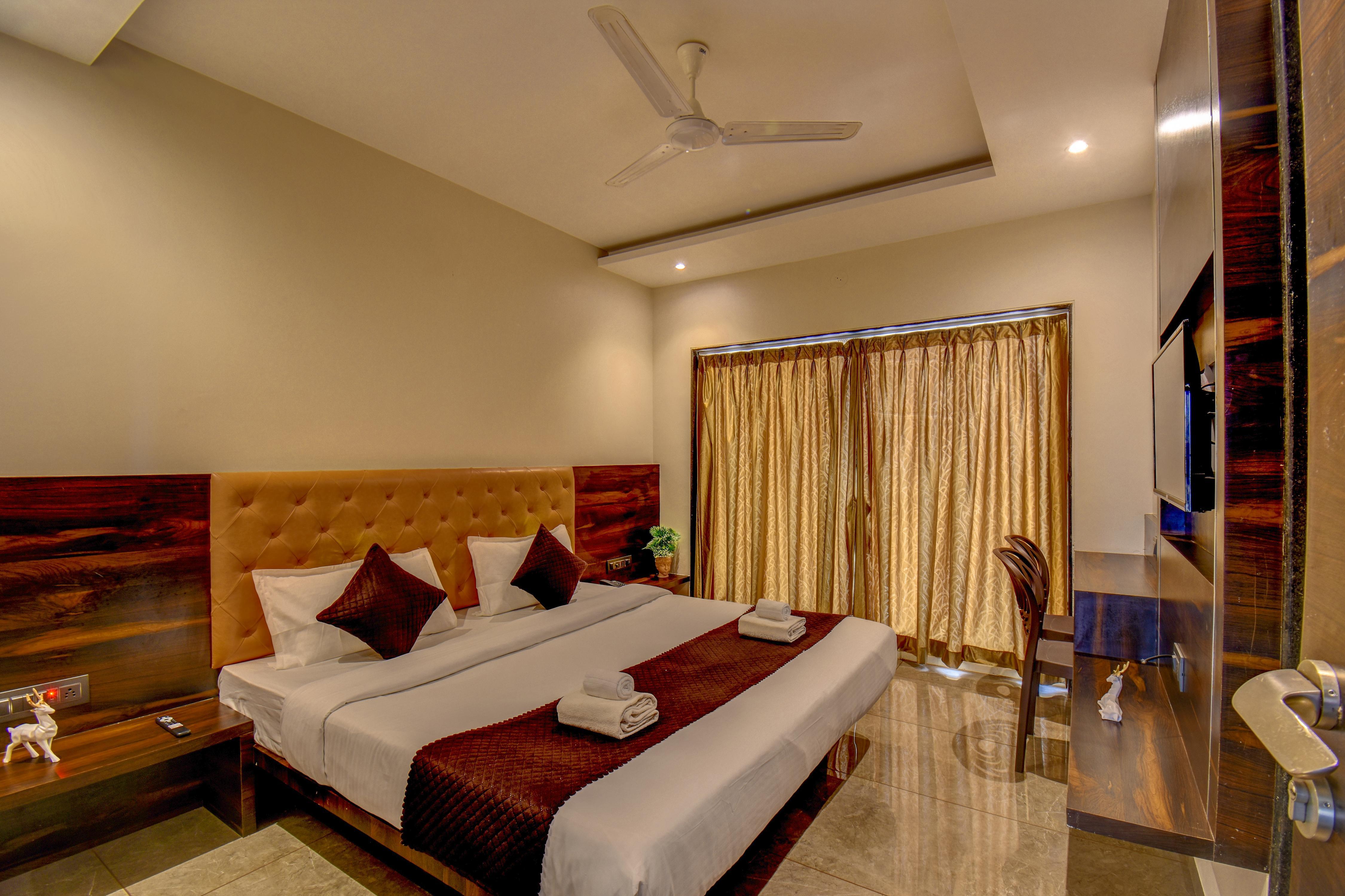 Hotel Holiday Plus Room Type - Classic Non AC Room with Balcony (Non View)