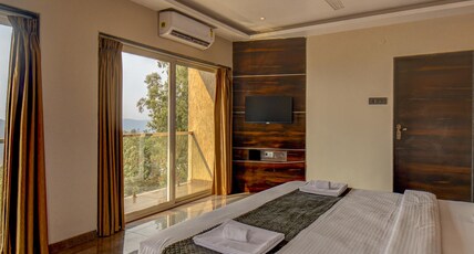 Hotel Holiday Plus Room Type - Super Deluxe Valley View Room with Balcony