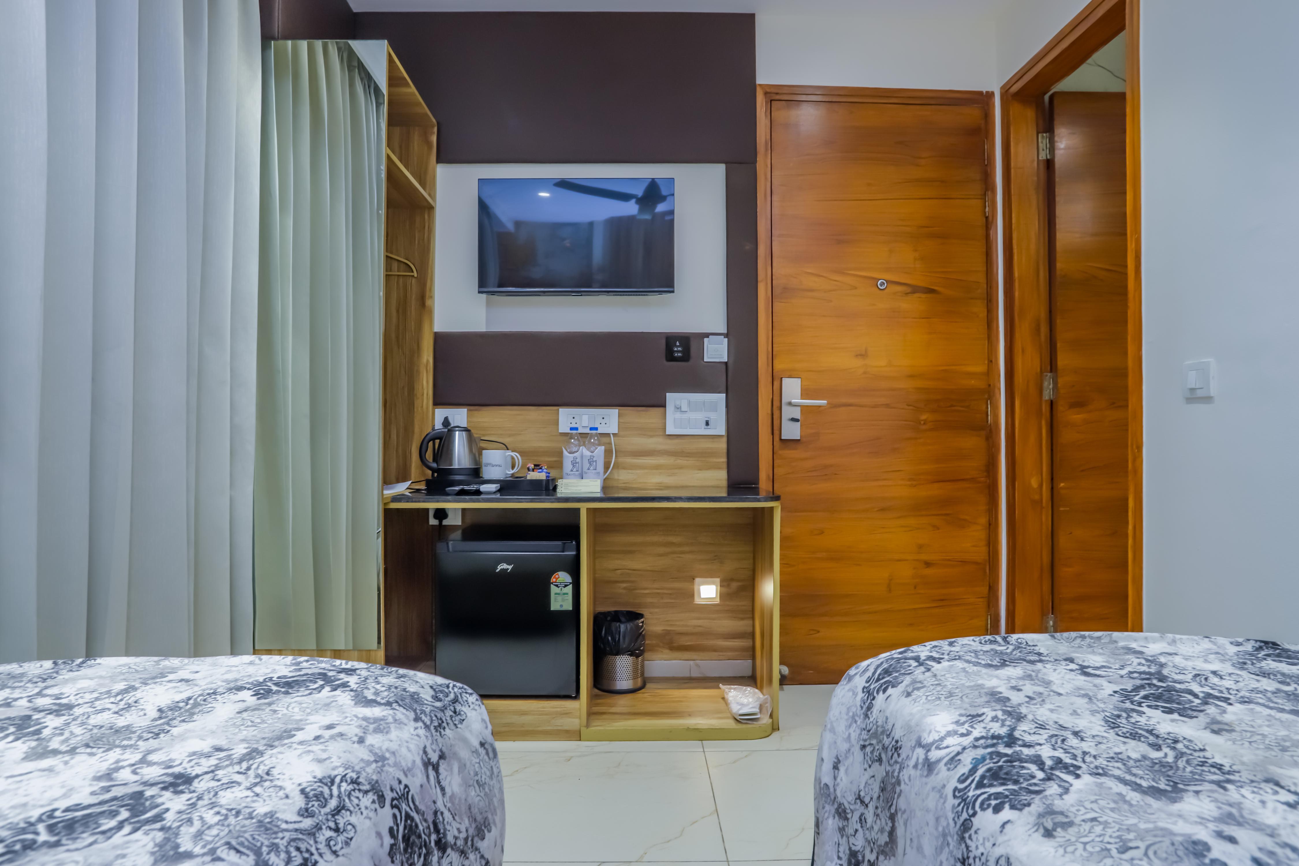 Travellers Hotel - Tap to explore photos