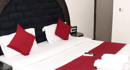 HOTEL RED STONE INN Room Type - Deluxe Room Ac With Complimentary Wifi