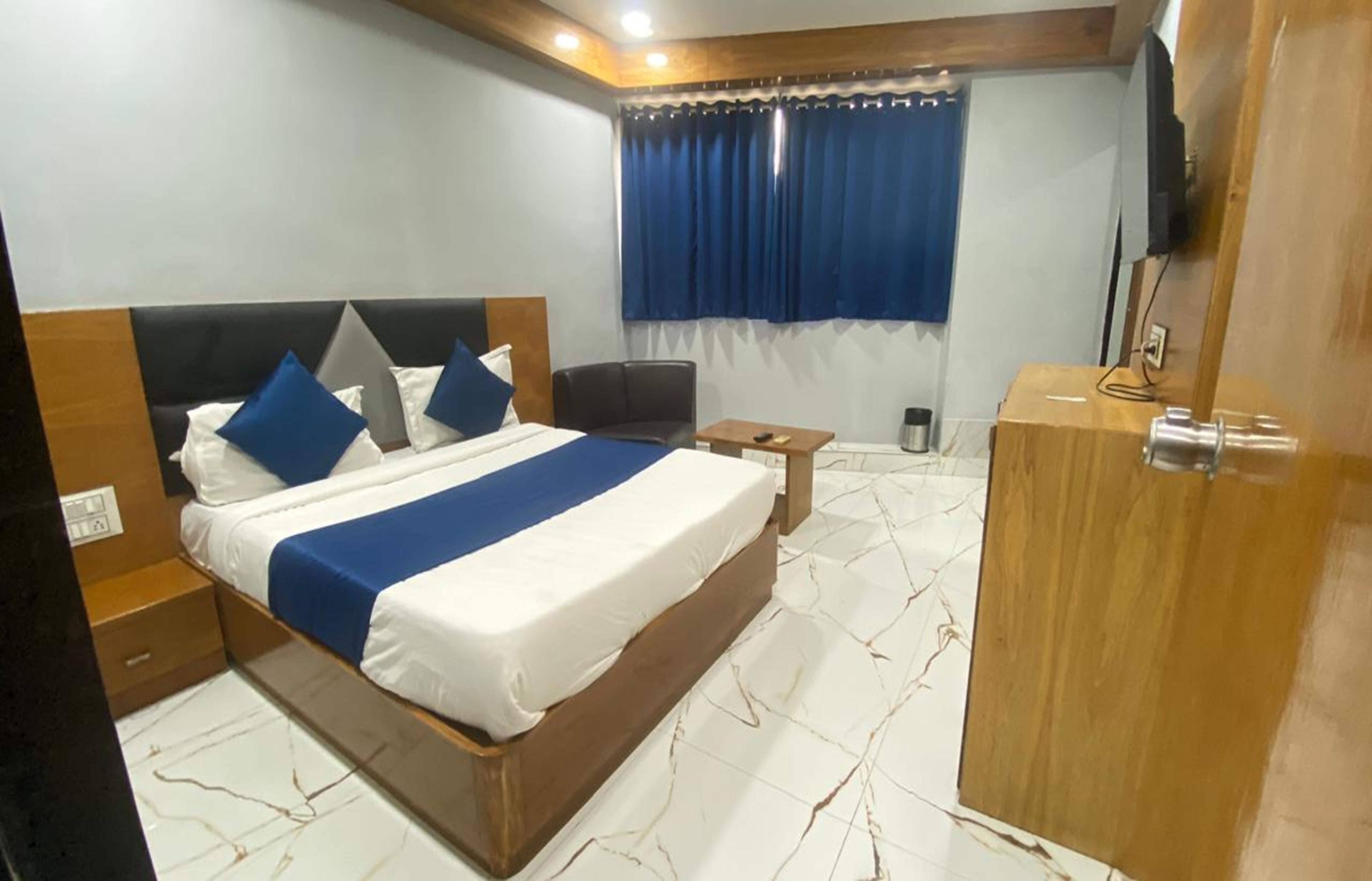 Hotel Shree Radhe Room Type - Deluxe Room