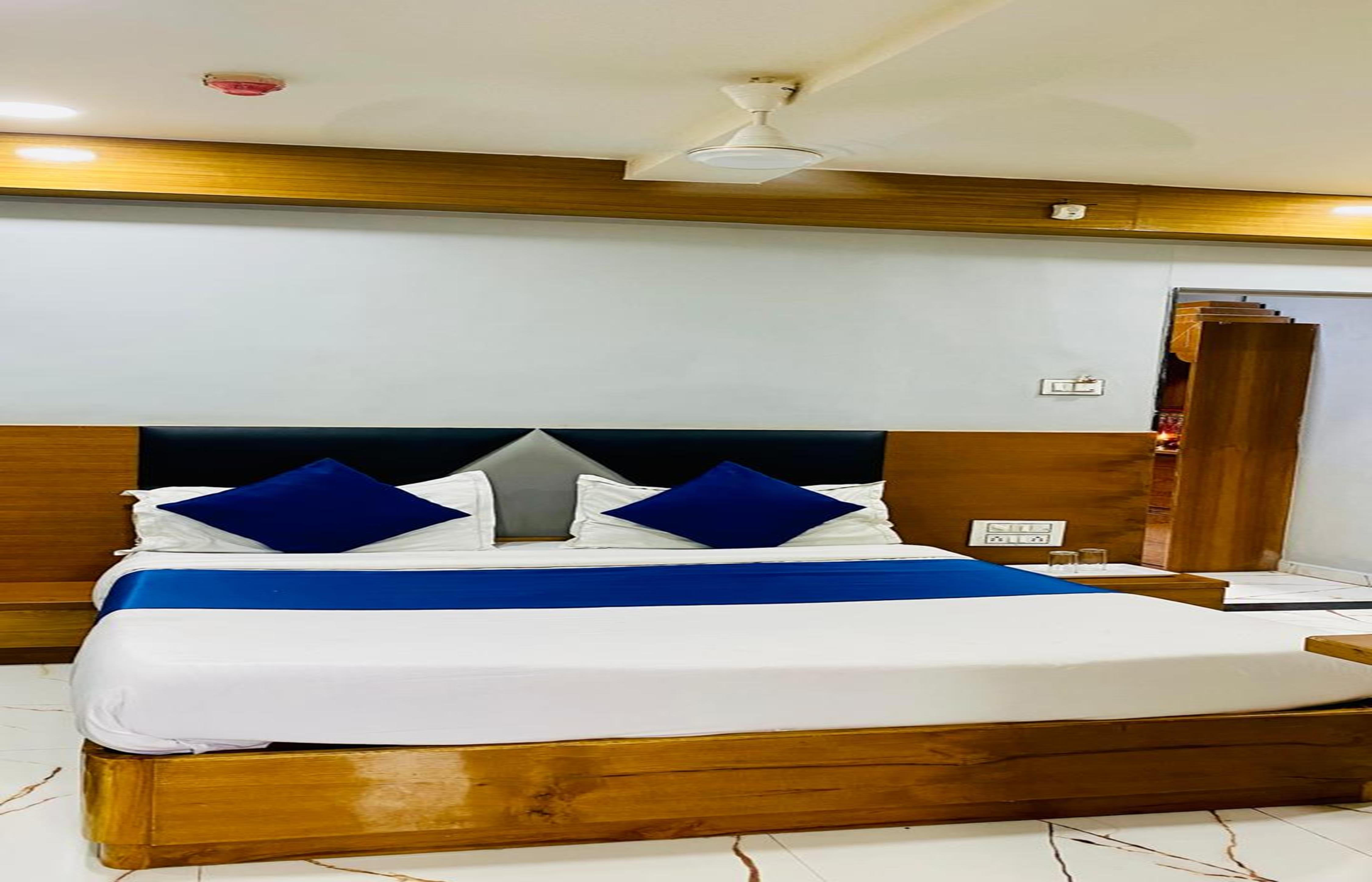 Hotel Shree Radhe - Tap to explore photos