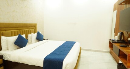 MK Regency Room Type - Deluxe King Room