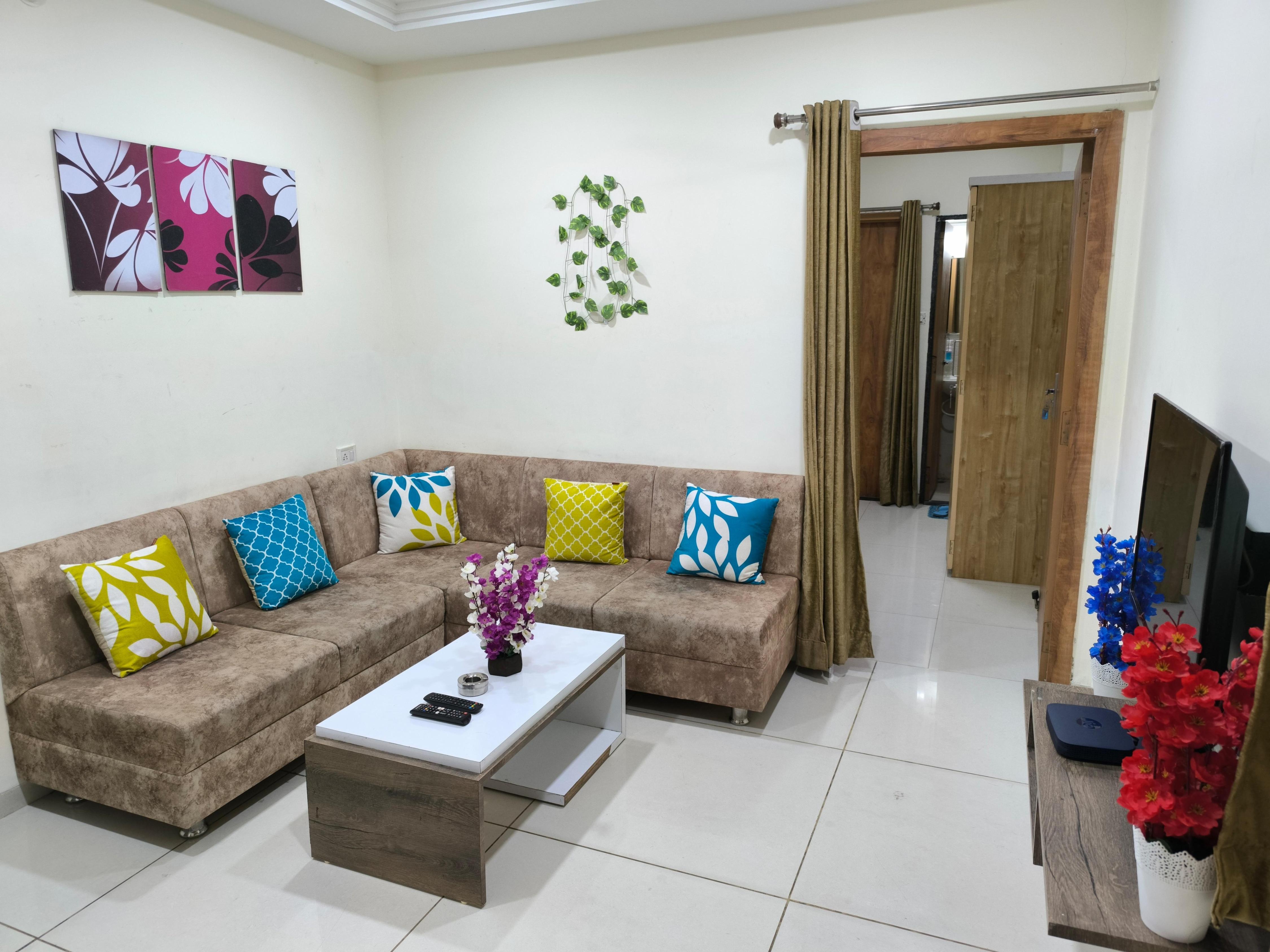 Orraica 305 1 BHK Flat with AC and Wifi - Tap to explore photos