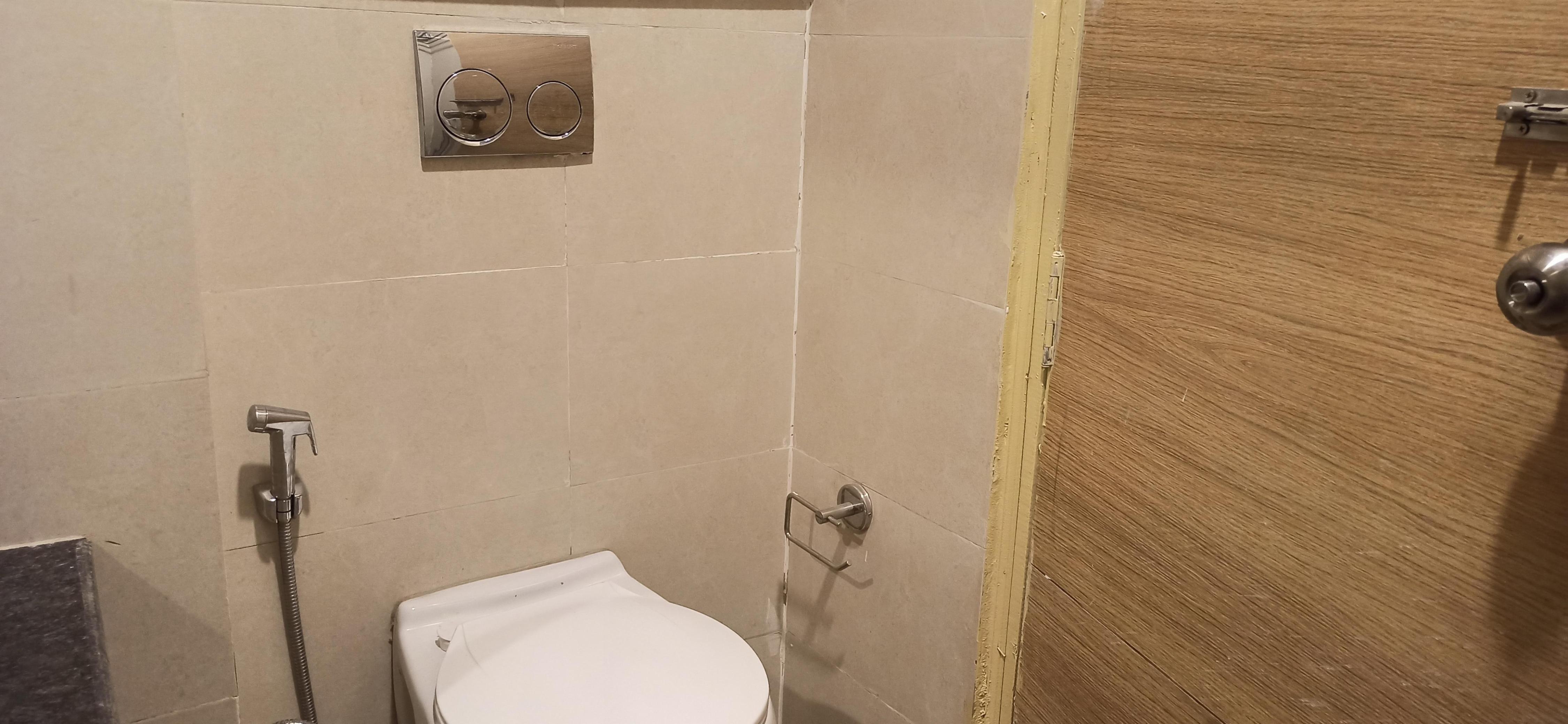 Private Luxury Studio in Gaur city - Tap to explore photos