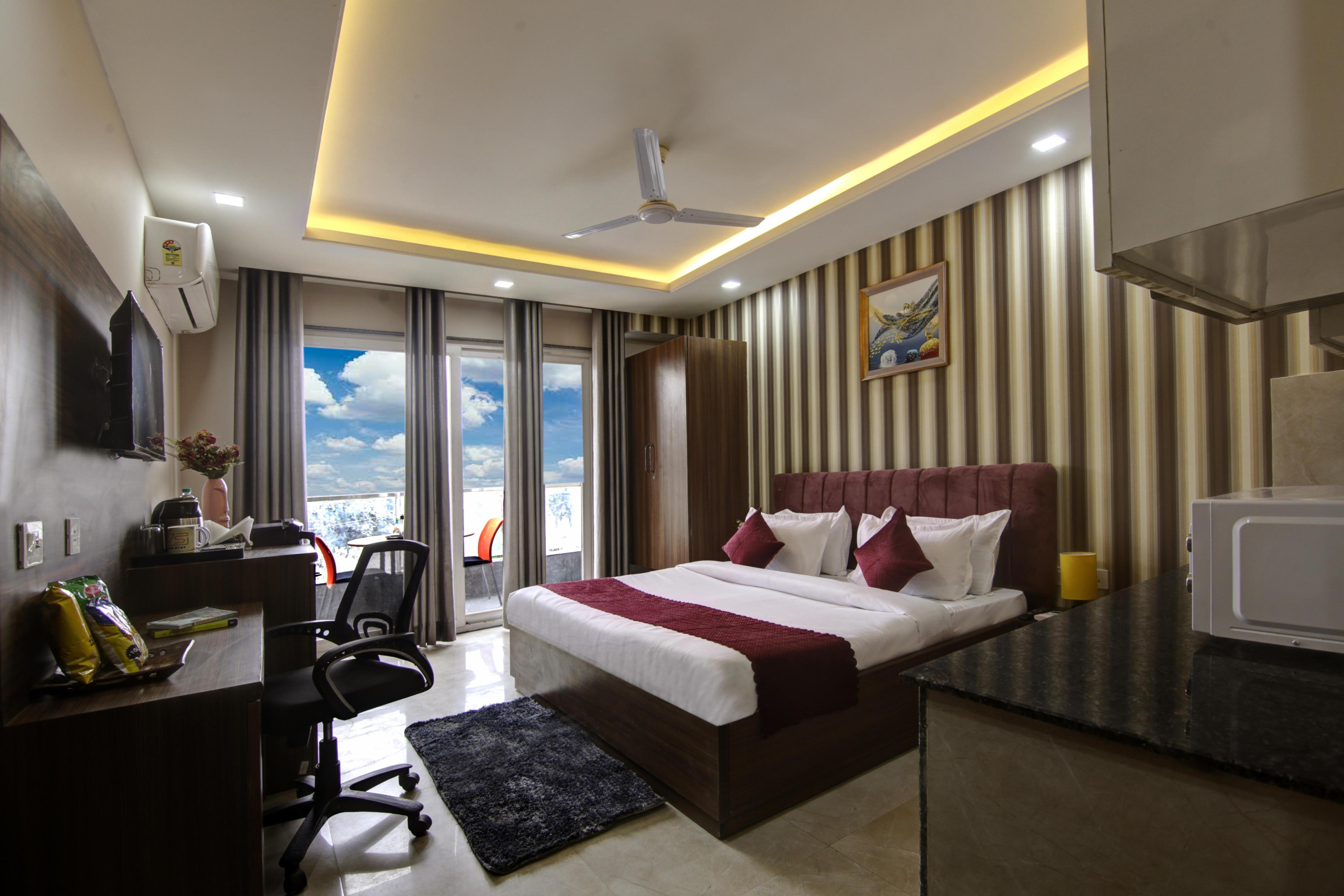 Limewood Stay Silver Studio Apartment Near Golf Course Road, Gurgaon