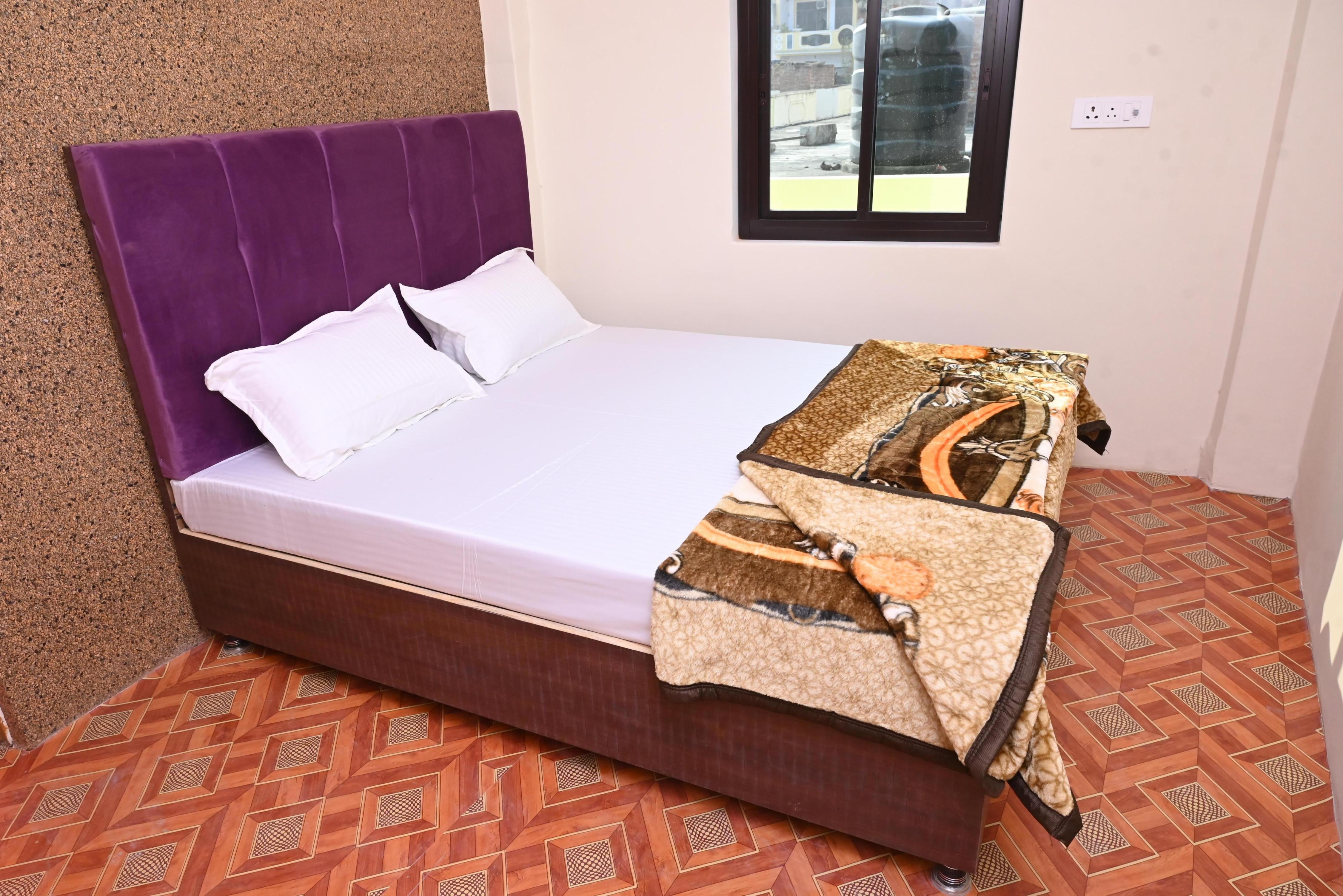Praneeta Paying Guest House Room Type - Classic Room AC room