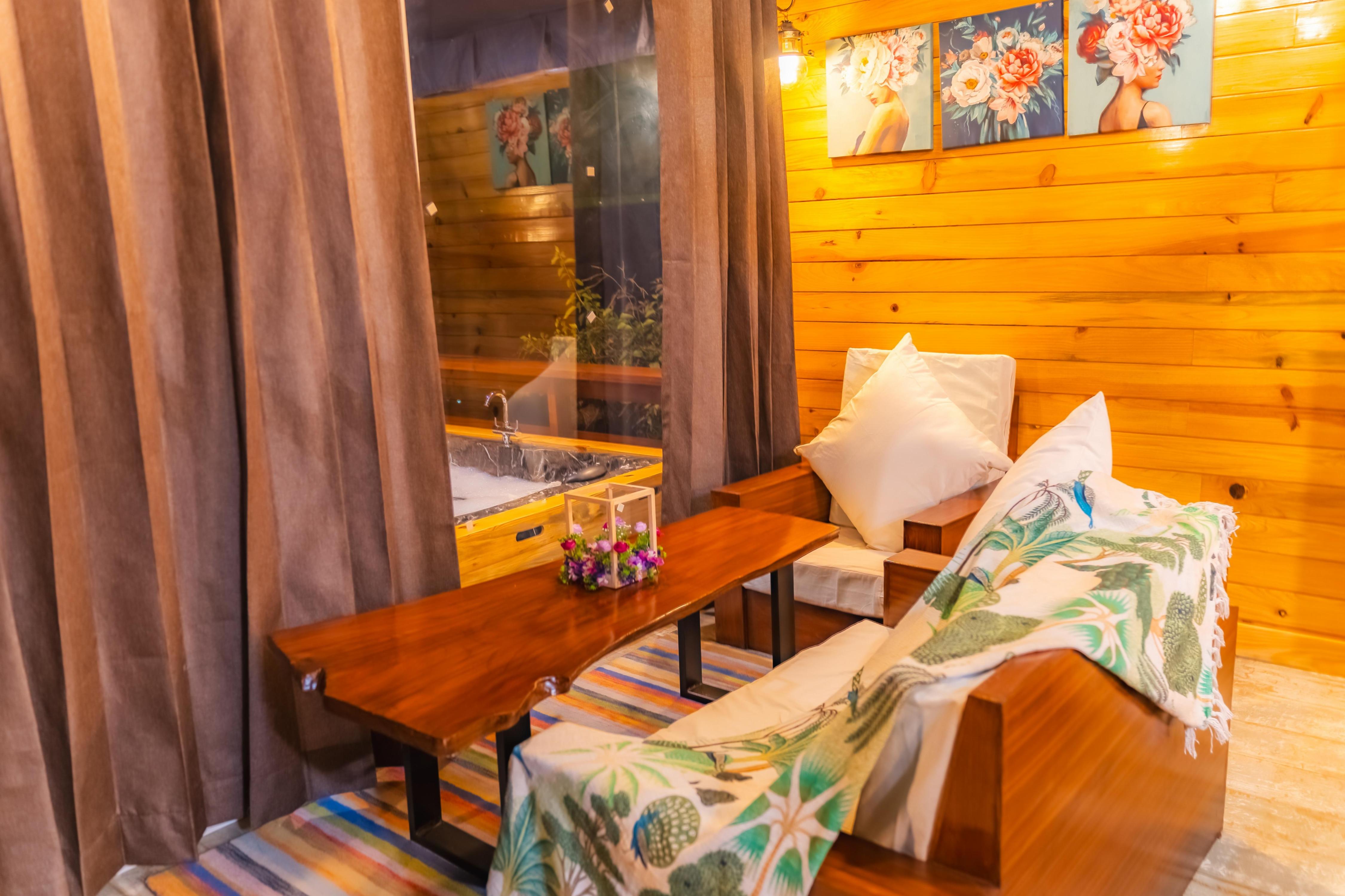 The Kingfisher Treehouse And Jacuzzi By Skydrift, Mussoorie - Tap to explore photos