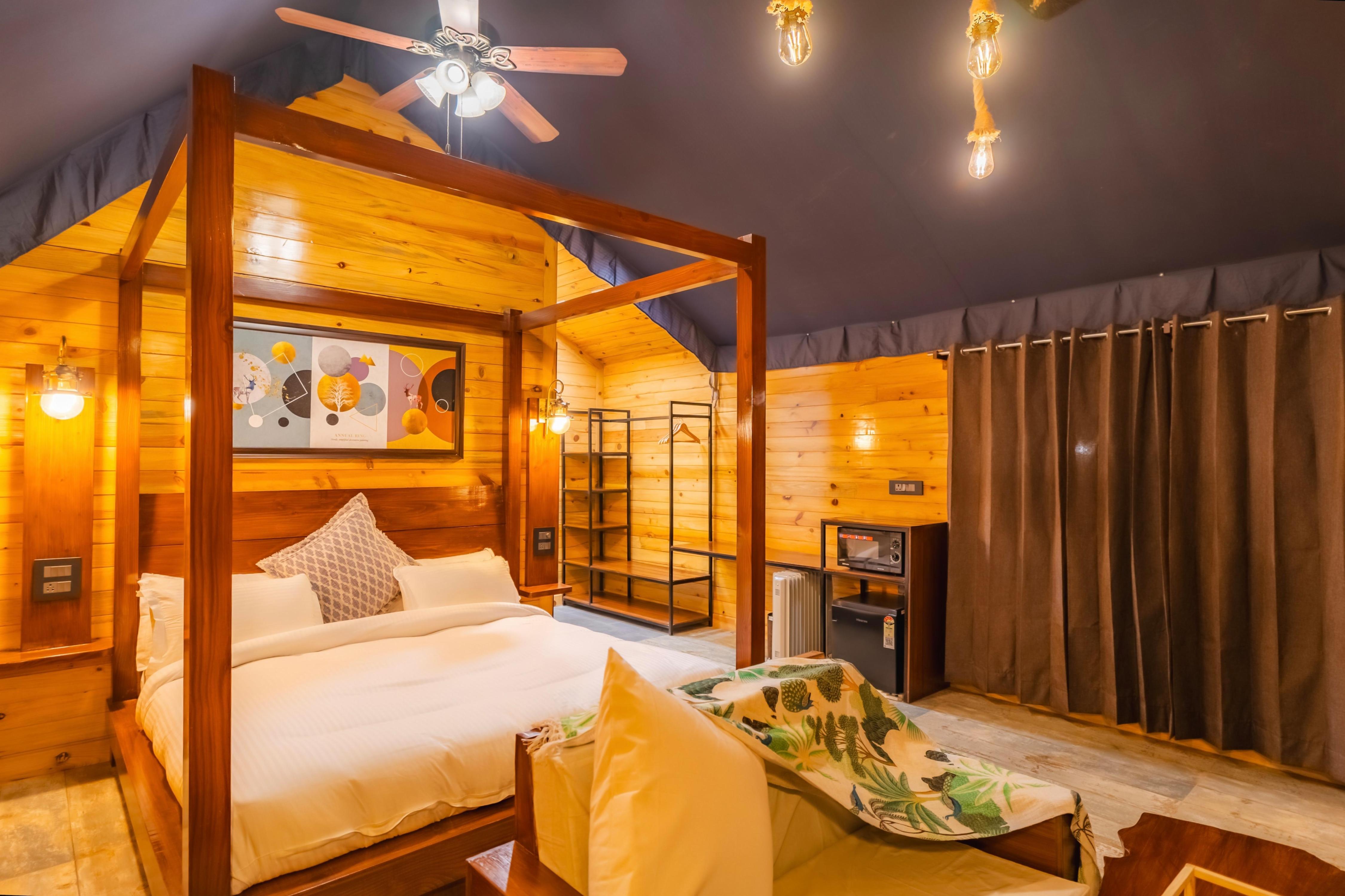 The Kingfisher Treehouse And Jacuzzi By Skydrift, Mussoorie - Tap to explore photos