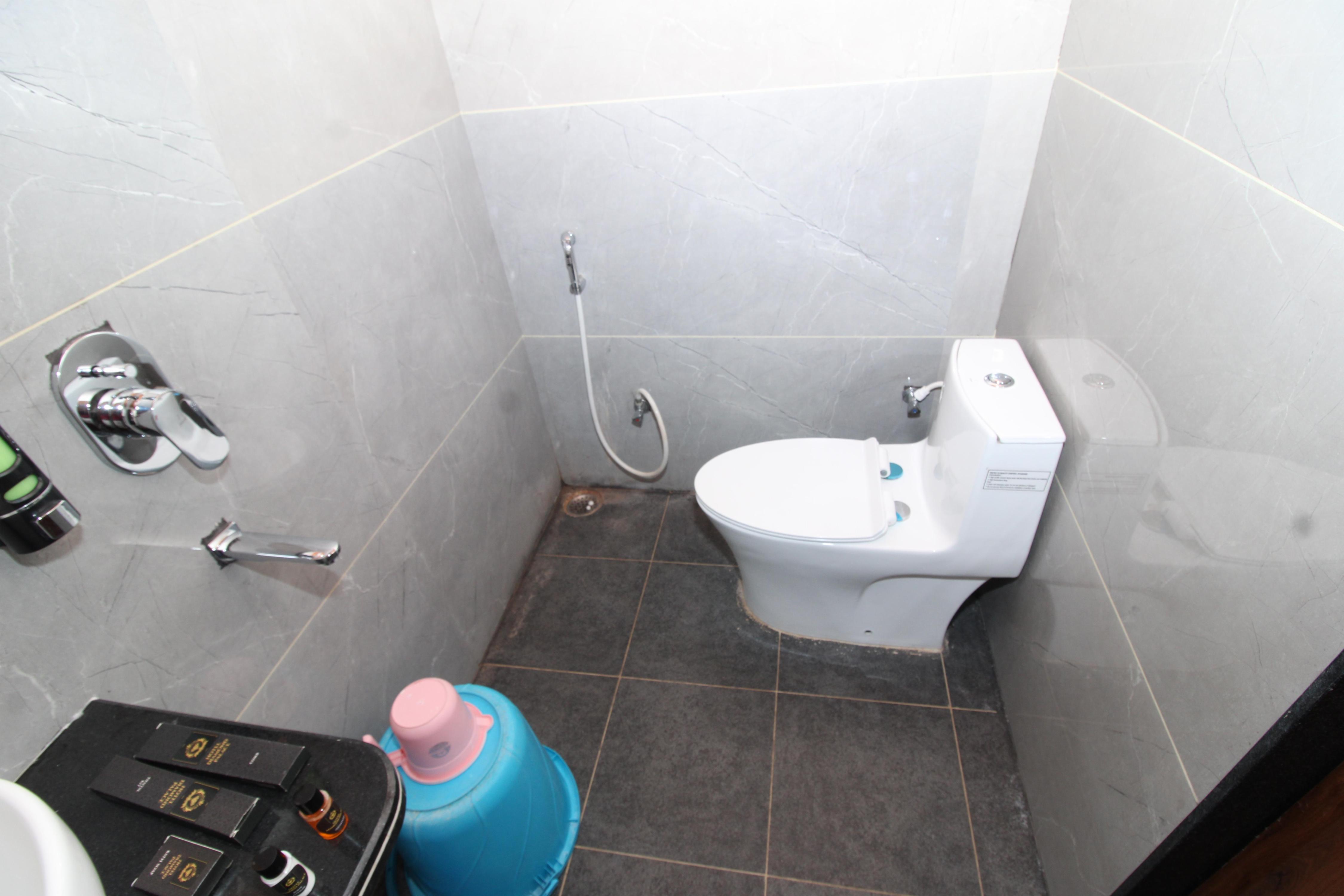 Hotel Diamond Palace - Tap to explore photos