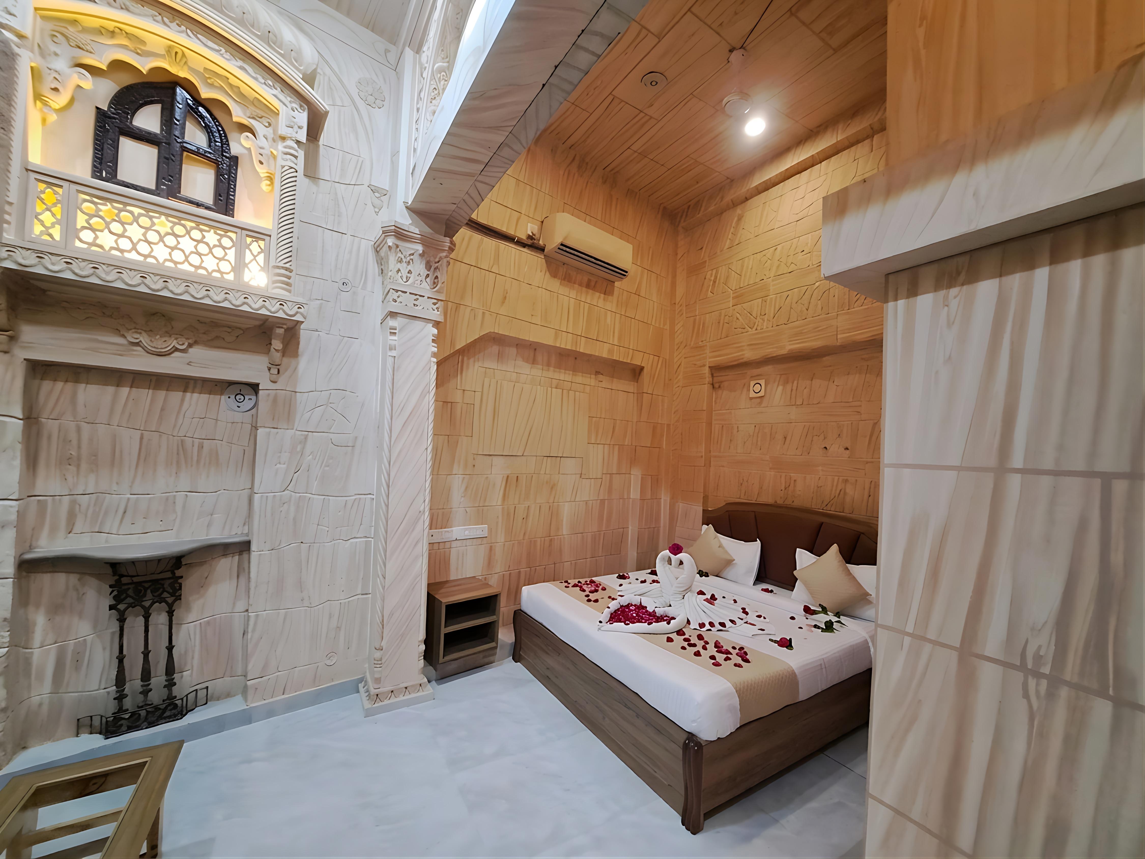 Batra Guest House Varanasi - Tap to explore photos