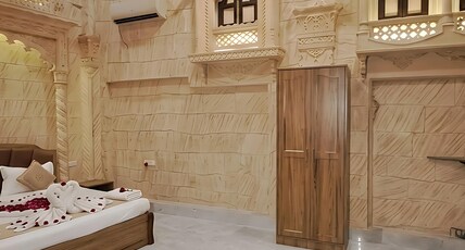 Batra Guest House Varanasi Room Type - Luxury Ac Room in Varanasi | Raj Rajeshwari (Room No- 102) Batra Guest House Varanasi Room Type - Luxury Ac Room in Varanasi | Raj Rajeshwari (Room No- 102)