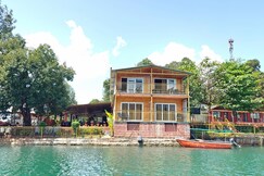 Rivveria lake side cottages