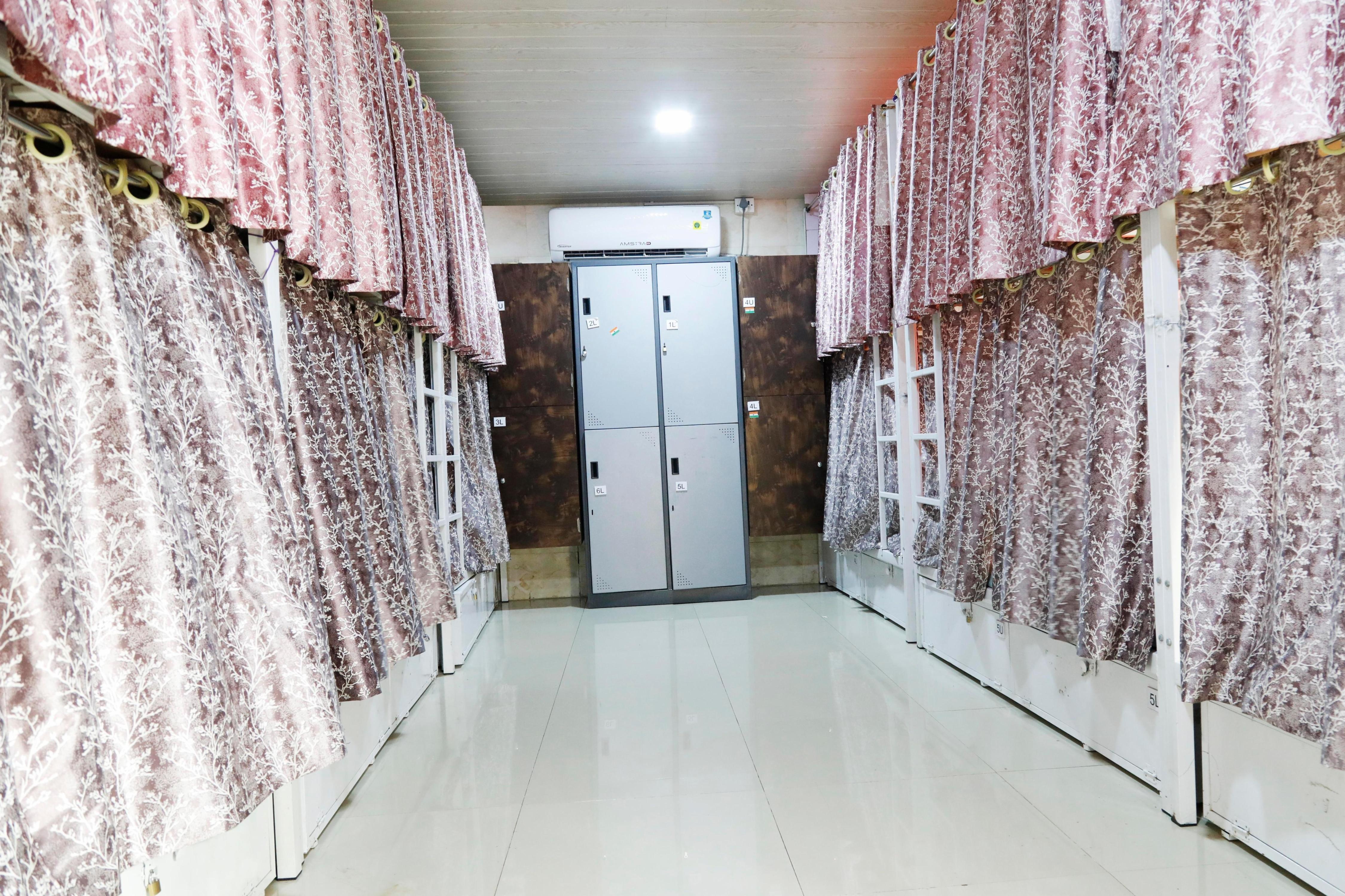 Sunnys Girls Hostel Malad