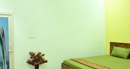 Neerja Guest House Room Type - Deluxe Room