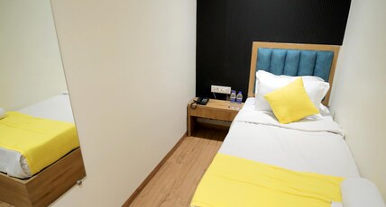 CABIN STAY AIRPORT- The Hubz Room Type - Privet AC Standard Cabin-With Shared Toilet
