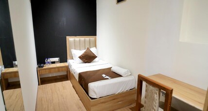 CABIN STAY AIRPORT- The Hubz Room Type - Privet Deluxe AC Cabin -With Shared Toilet