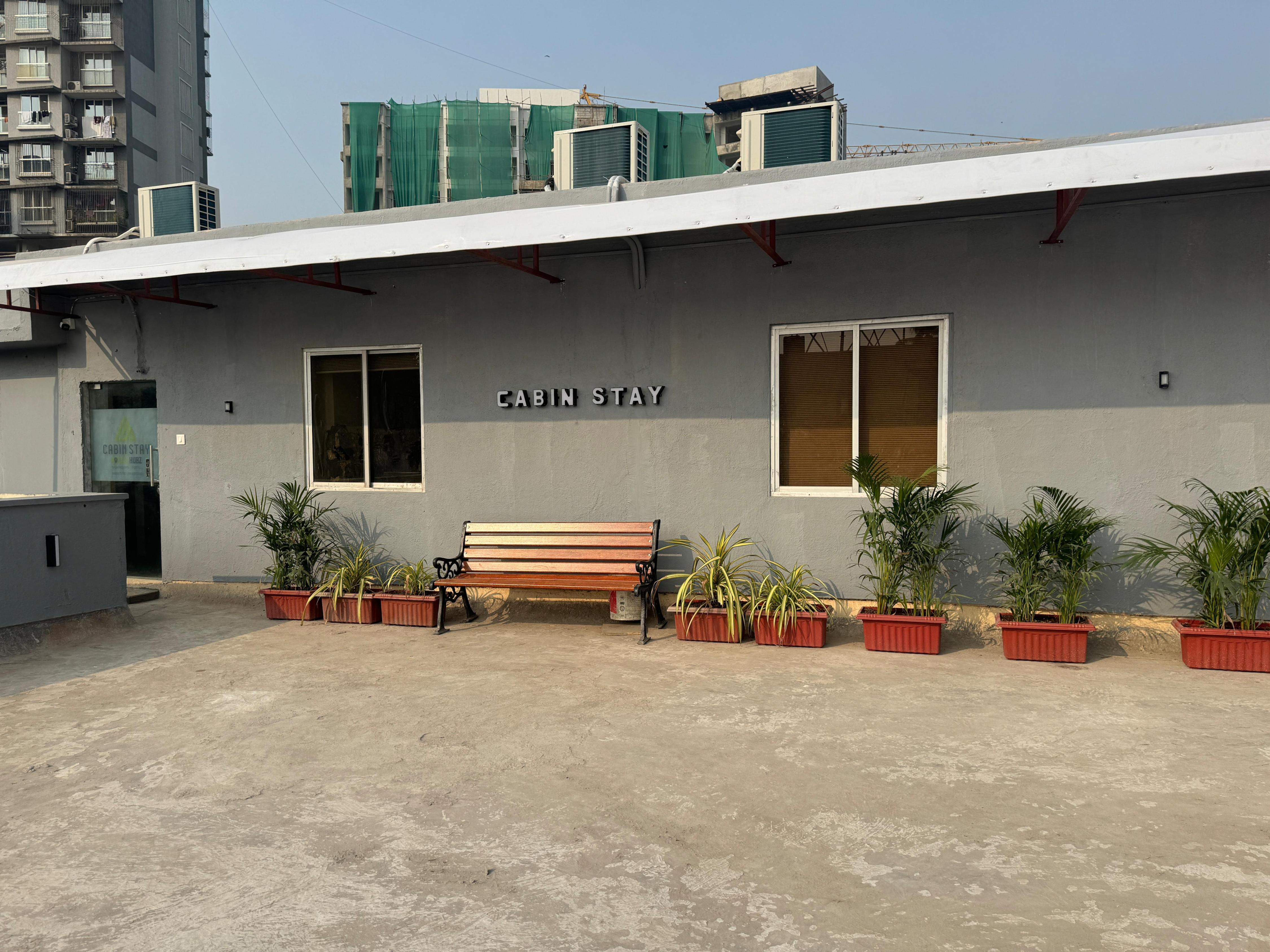 CABIN STAY AIRPORT- The Hubz