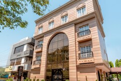 Playsales Scarlet, Vijay Nagar