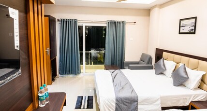 Hotel Renaissance Coastal Inn Room Type - AC Family Room
