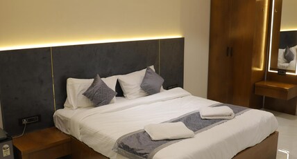 Sanskruti Grand Executive Room Type - Standard Non AC Rooms Sanskruti Grand Executive Room Type - Standard Non AC Rooms