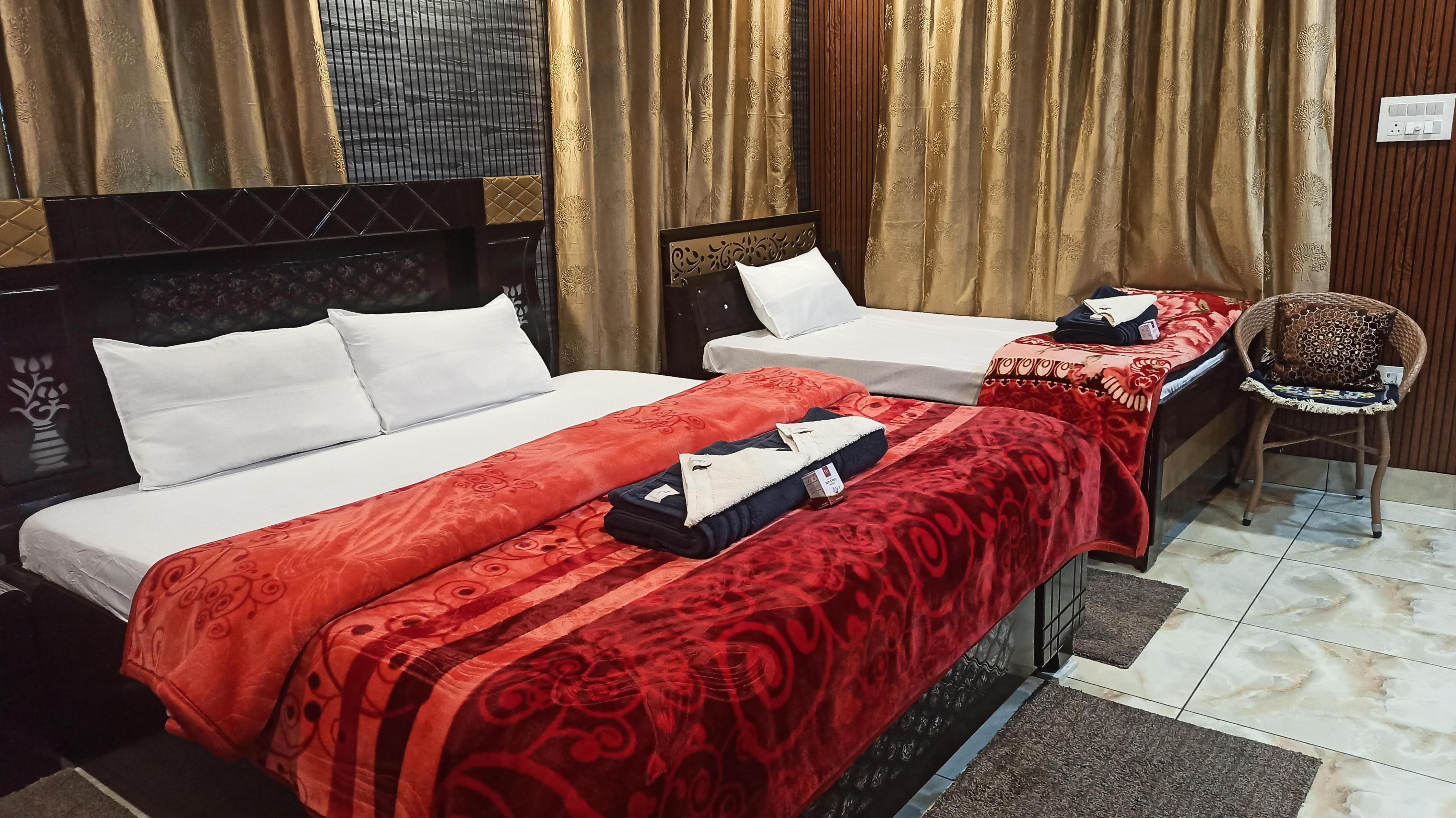 Gayatri Niwas Luxury Private room, Ensuit Bathroom