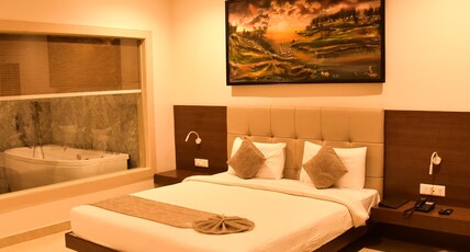 Hotel Swarna Room Type - Junior Jacuzzi Suite