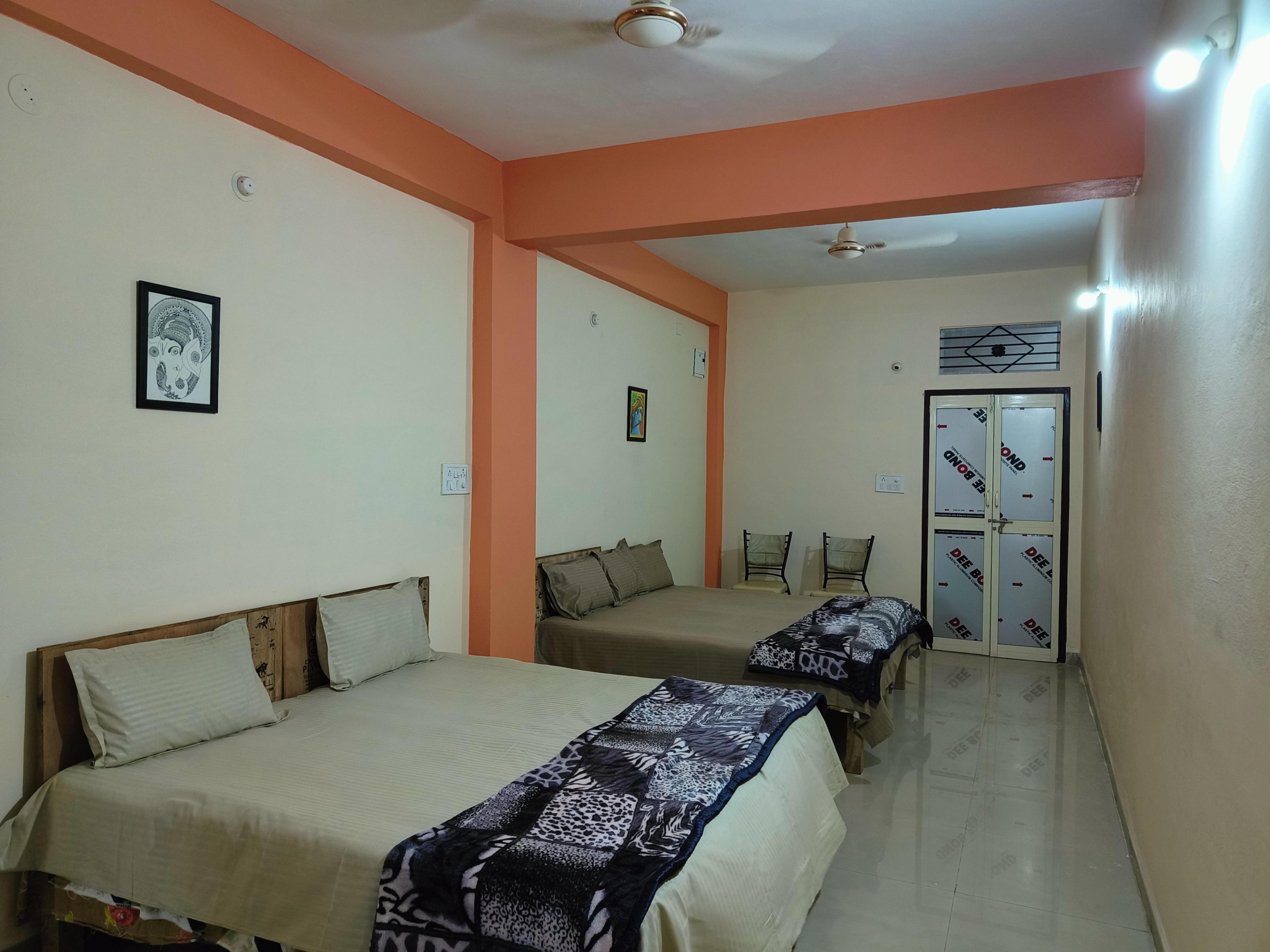 Mathuradhish niketan home stay Room Type - Bedroom 2