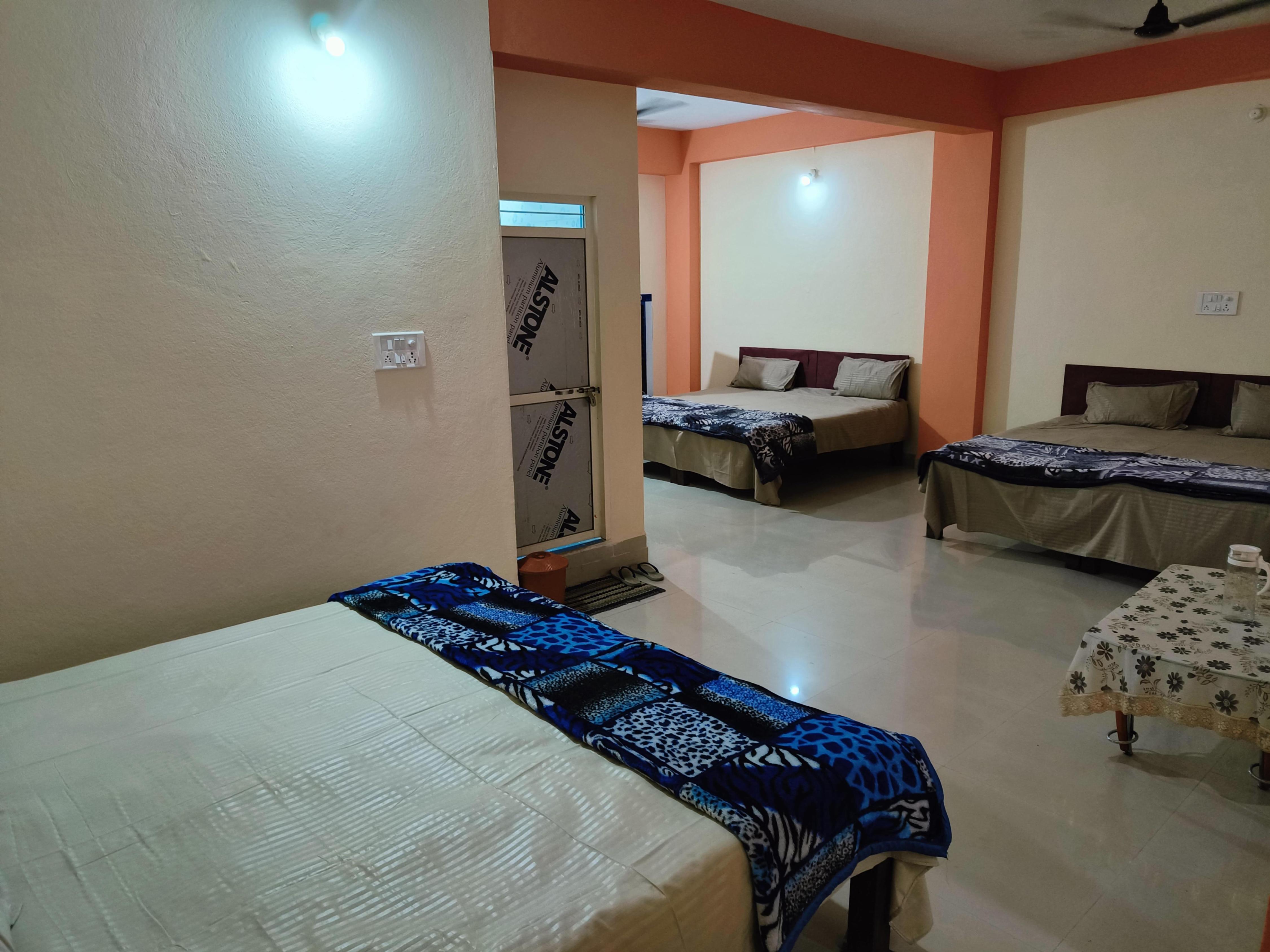 Mathuradhish niketan home stay Room Type - Bedroom 1