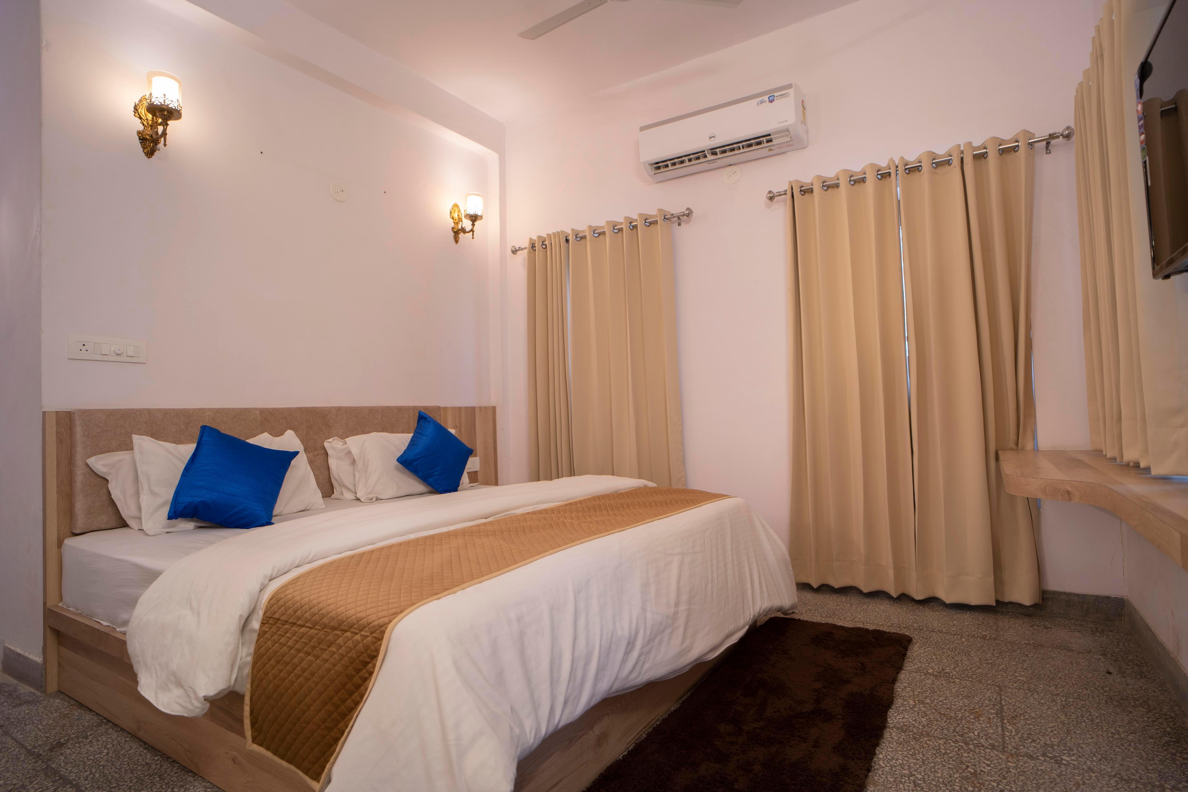 Devdarshan Hotel And Restaurant Room Type - AC Super Deluxe Room
