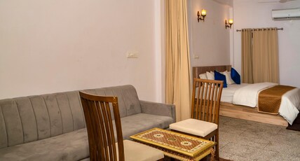 Devdarshan Hotel And Restaurant Room Type - AC Suite Family Room