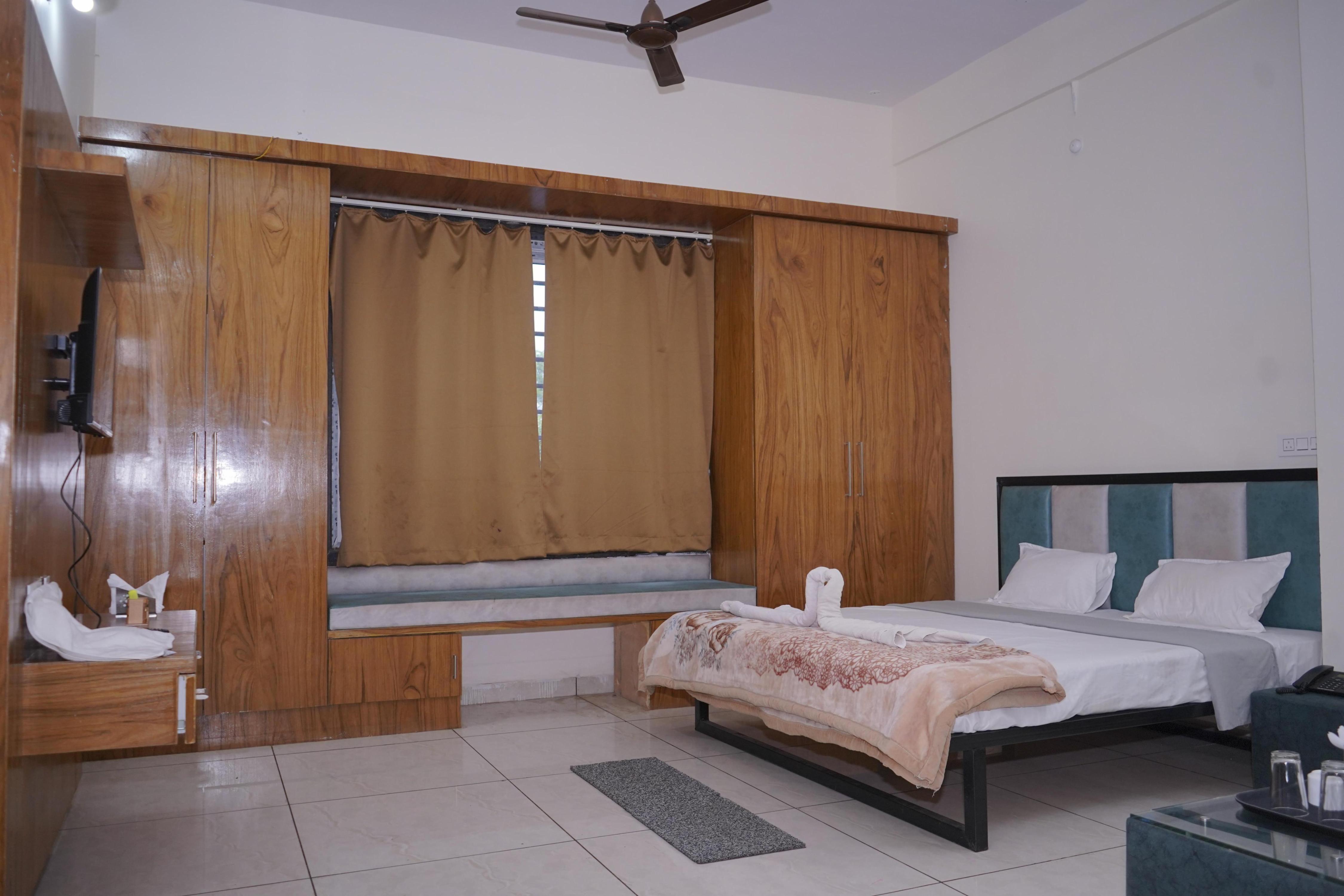 BRIJ palace - Tap to explore photos