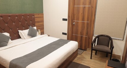 THE VRINDAVAN INN, Vrindavan-Near Prem Mandir Room Type - Deluxe Double Room