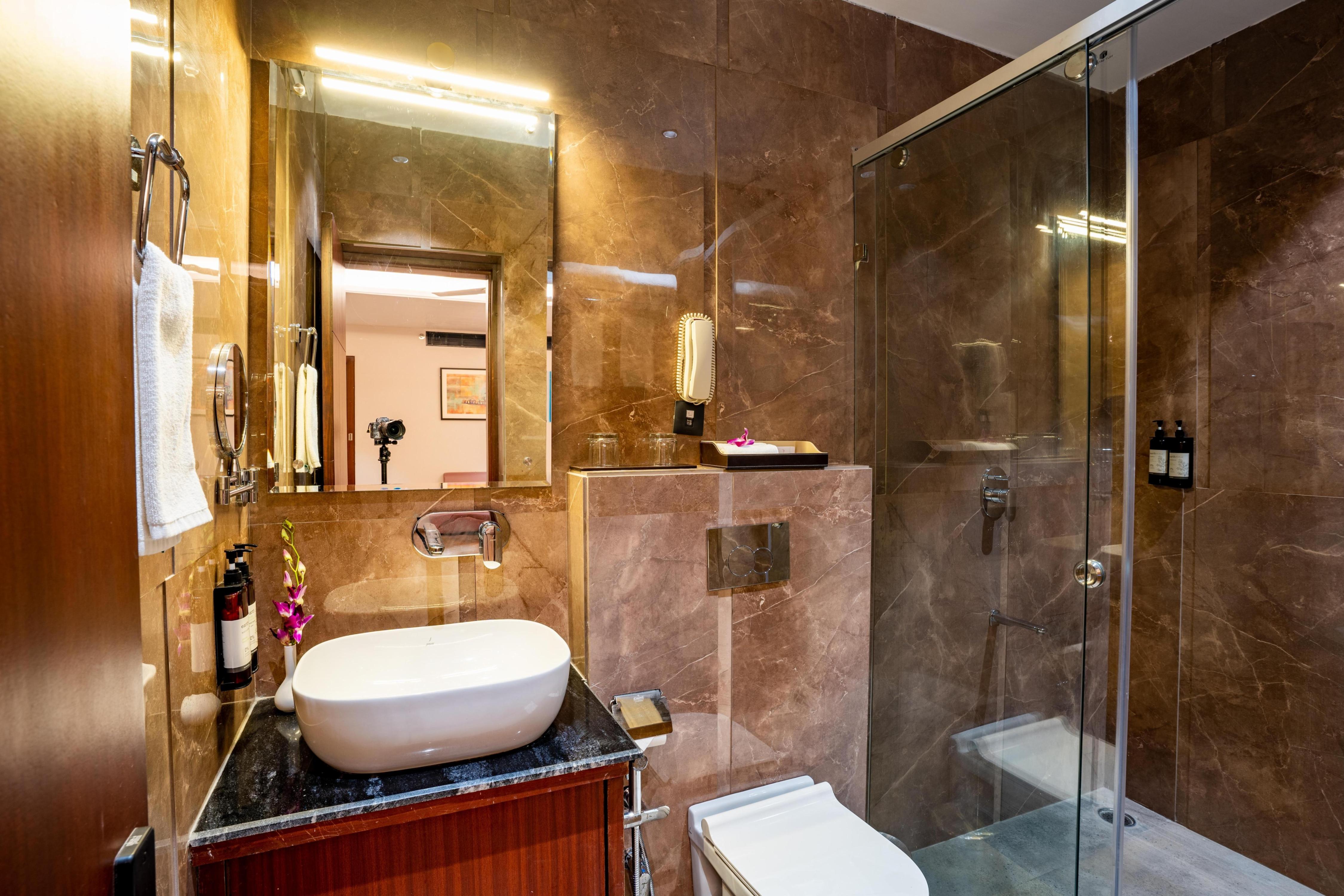 Hotel Raaj Palace Agra - Tap to explore photos