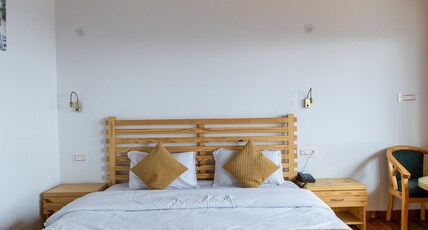 The Deodar Stay Kanatal Room Type - Luxury Room with Mountain View 2