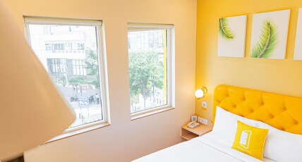 Bloom Hotel Richmond Rd Room Type - Deluxe Queen
