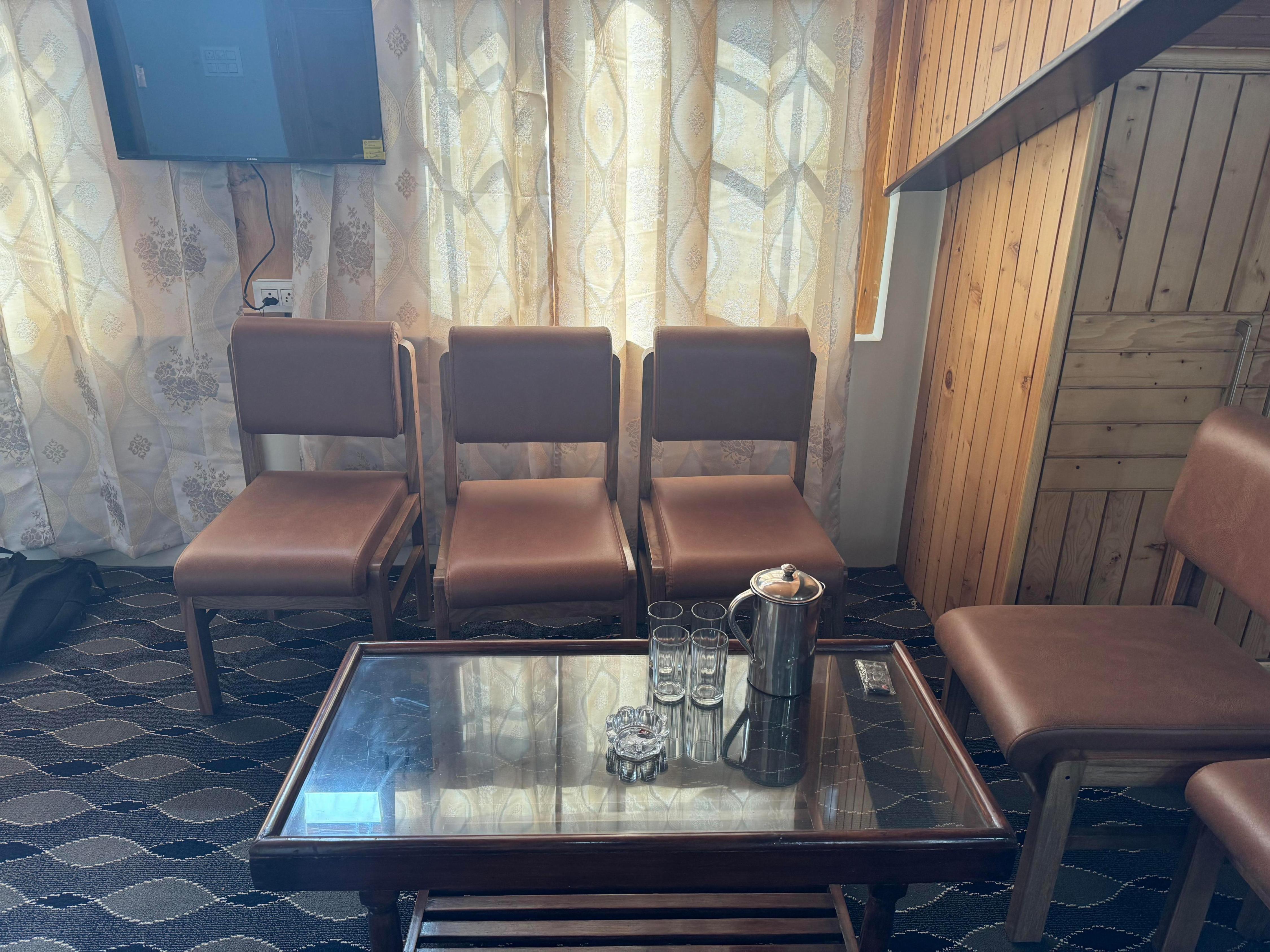 Mountain Vista Inn | 5 Mins Walk to Dal Lake | Hot & Cold AC - Tap to explore photos