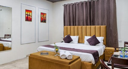 Hotel Lake In Tree Room Type - Deluxe 3 Bed Room
