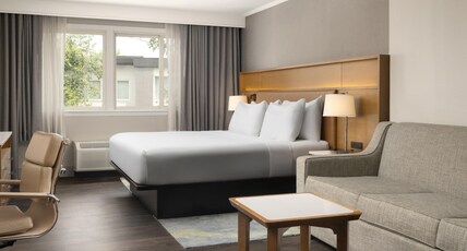 DoubleTree by Hilton Providence Airport Warwick Room Type - 1K JR STE MB ACC RI SHWR