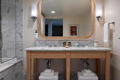 Wakea Waikiki Beach, LXR Hotels & Resorts by Hilton