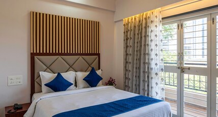 StayBird Divine Suites Business Hotel Room Type - Luxury AC Room with Balcony (2X)