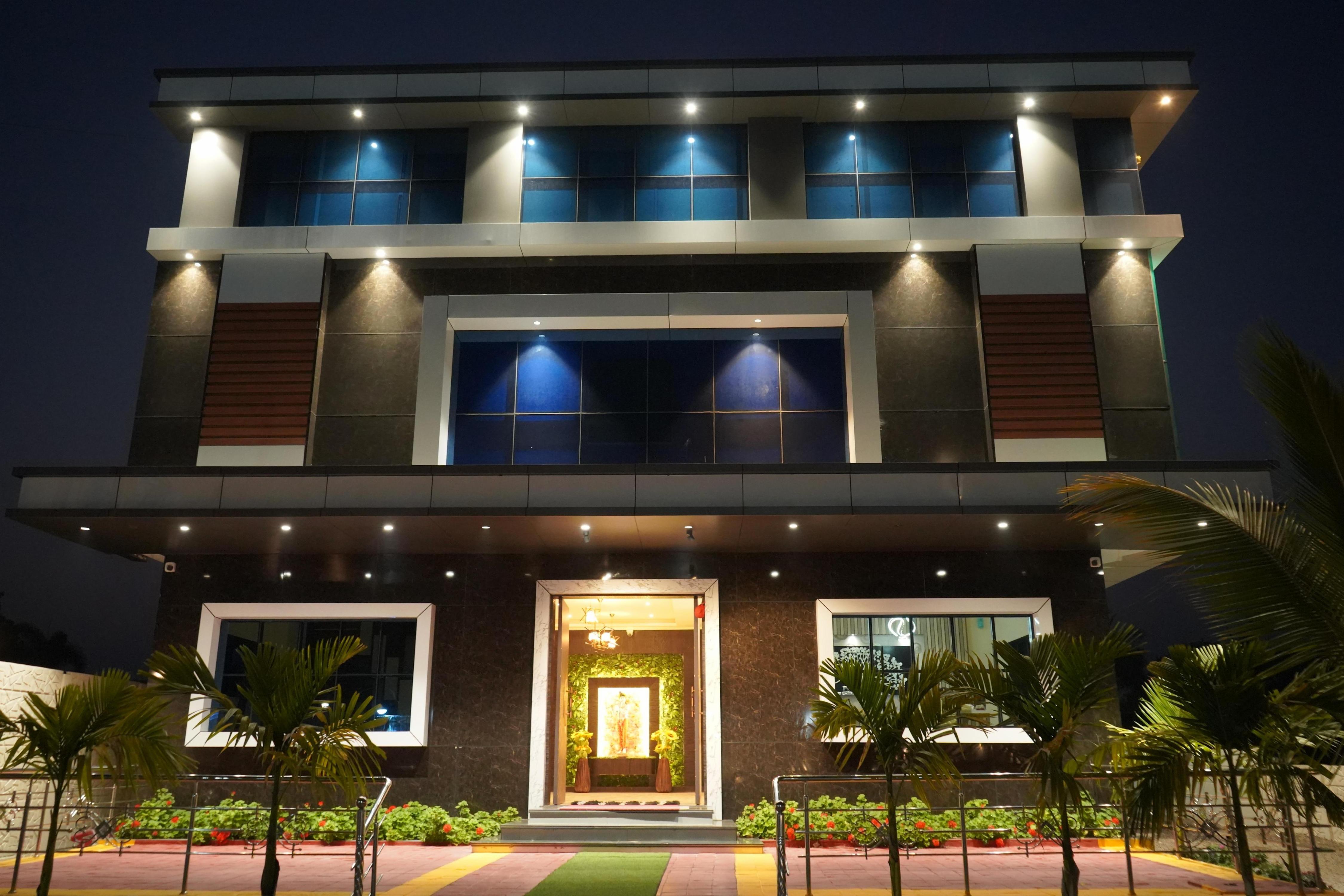 Vakratunda Executive