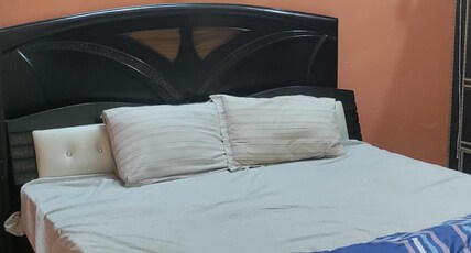 Cheerful Home Stay Ayodhya Room Type - Bedroom No. 02 (  AC )