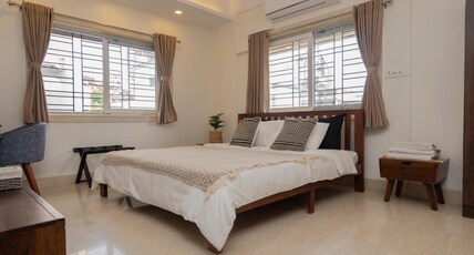 Lake Side Suites Room Type - Standard King Room