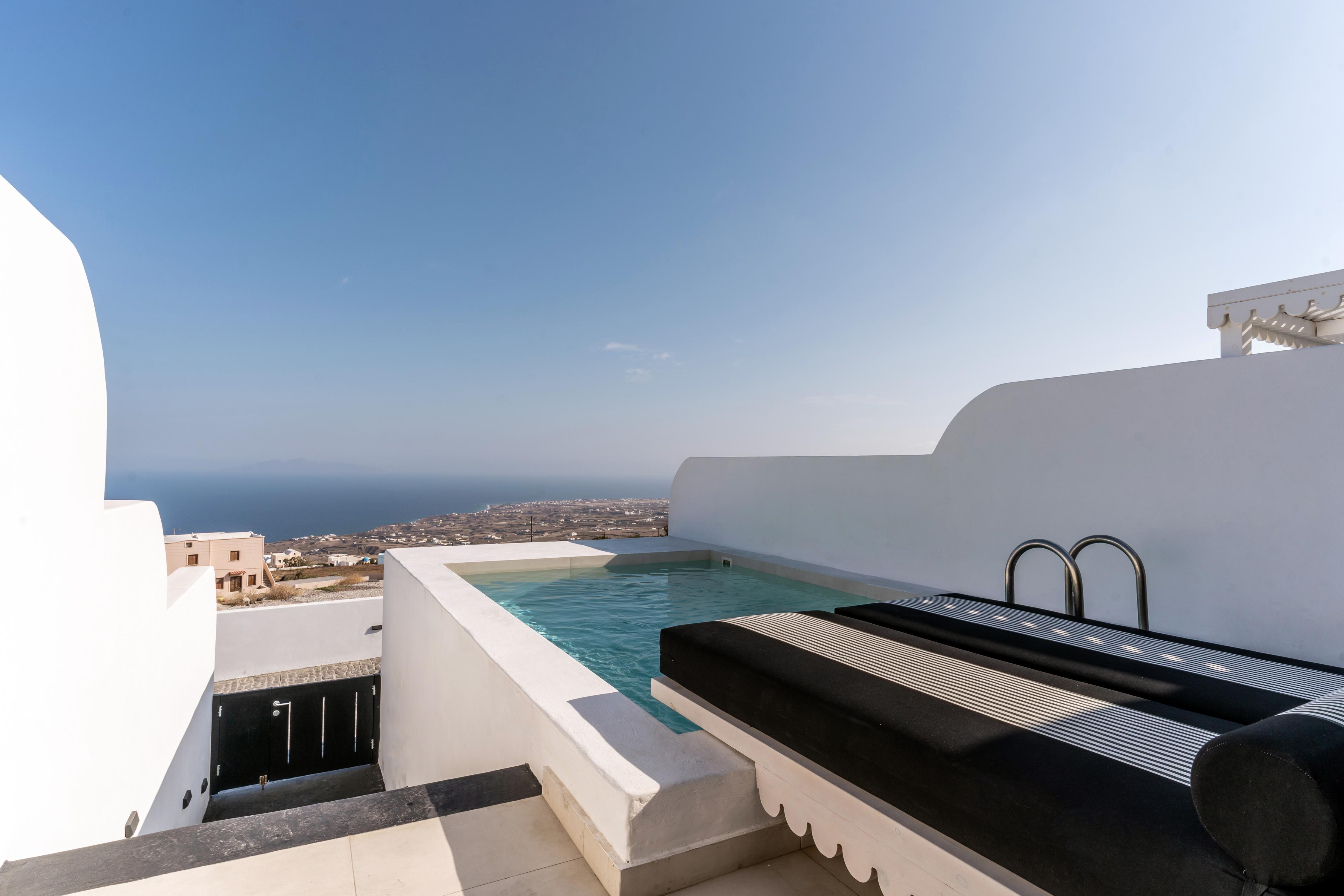 Cresanto Luxury Suites - Tap to explore photos